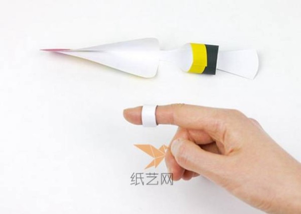 Cartoon finger toy made from paper model drawings