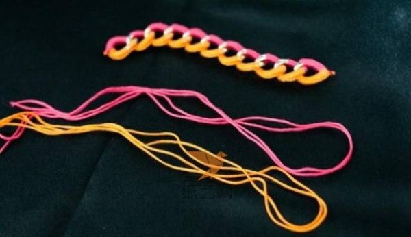 Simple bracelet knitting tutorial for making Christmas gifts