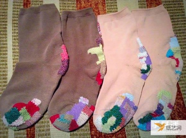 A pair of old socks that have been worn for 20 years can also be mended with a new look