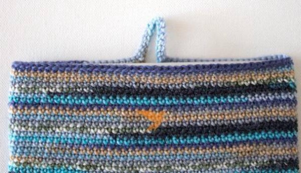 Tutorial on how to make a beautiful crochet tablet case