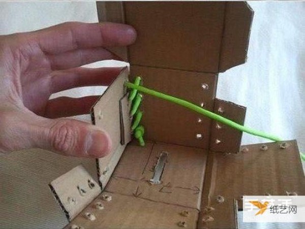 Illustrated steps on how to make a childrens piggy bank by hand using cardboard