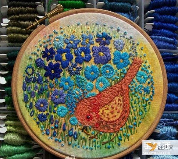 Pictures of hand-embroidered embroidery in the embroidery studio that intoxicate people with the blossoming patterns