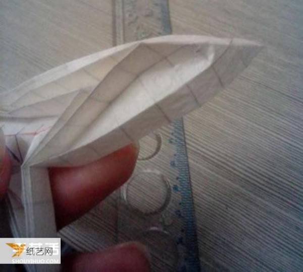 Illustration of the origami method of hand-folding a beautiful three-dimensional angel