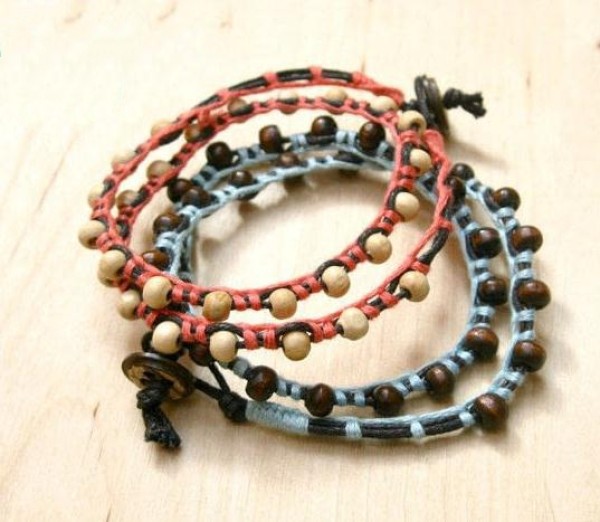 Tutorial on how to make hand-woven beaded couples bracelets