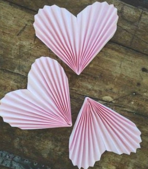 Origami illustration tutorial for simple origami hearts for Valentines Day