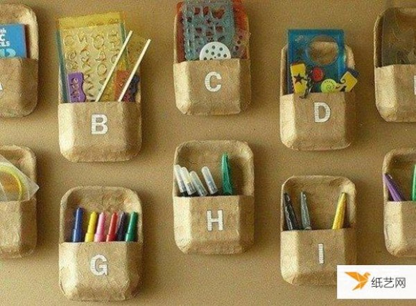 Use disposable plastic lunch boxes to hand-make useful storage box storage walls