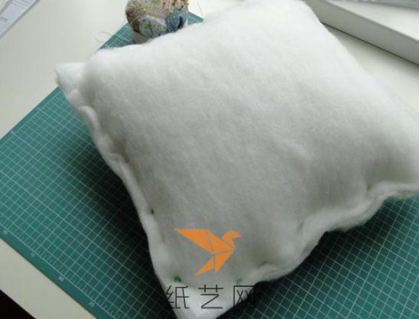 Super practical DIY hotel pillow tutorial