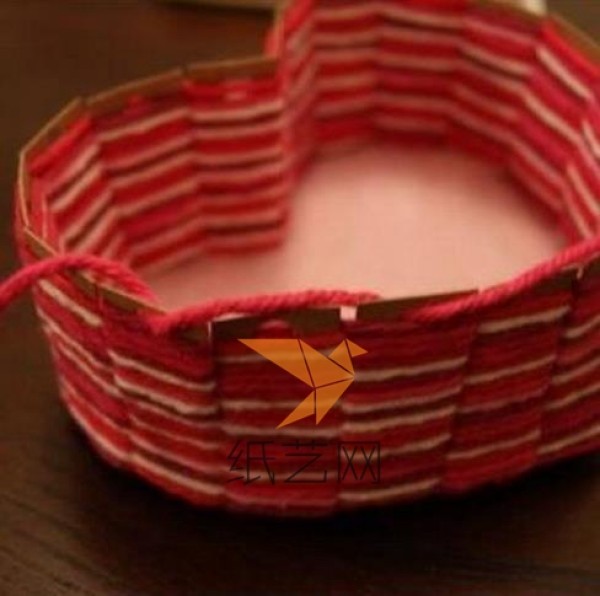 Beautiful handwoven heart-shaped storage box Valentines Day gift making tutorial