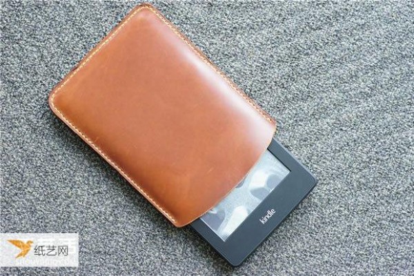 Recommended steps for making a particularly simple homemade Kindle leather case