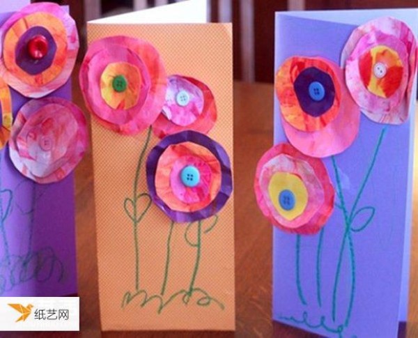 Picture of how kindergarten children make handmade Mothers Day greeting cards