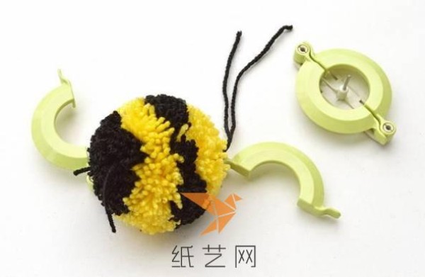 Cute handmade yarn ball bee tutorial