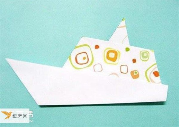 Tutorial for kindergarten children to fold paper boats