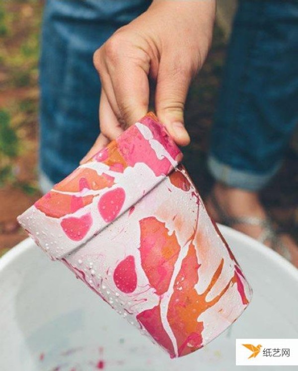 Tutorial on how to make a simple and beautiful flower pot using nail polish