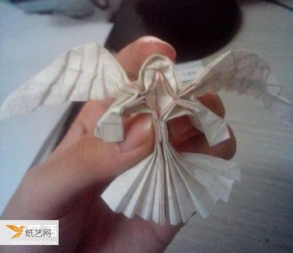 Illustration of the origami method of hand-folding a beautiful three-dimensional angel