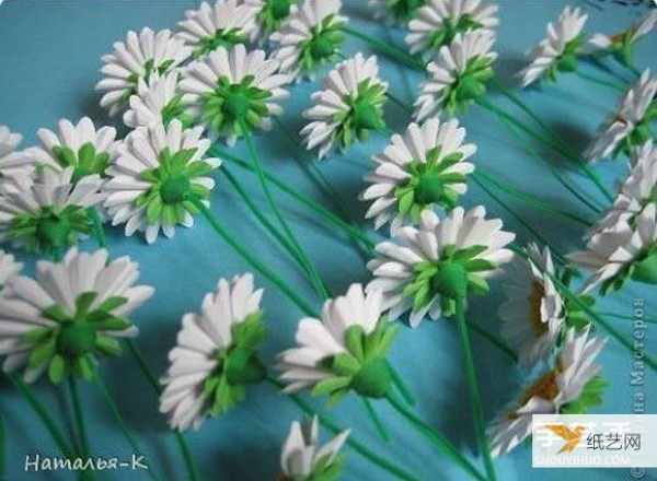 Illustration of the process of making beautiful chrysanthemums by hand using simple cardboard