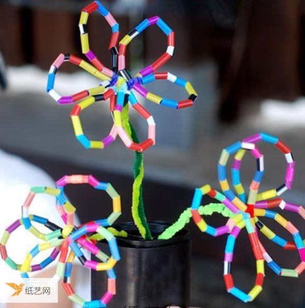 Illustrated tutorial for kindergarten children to use straws to make flowers by hand