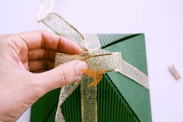 Beautiful handmade origami Christmas gift box DIY tutorial