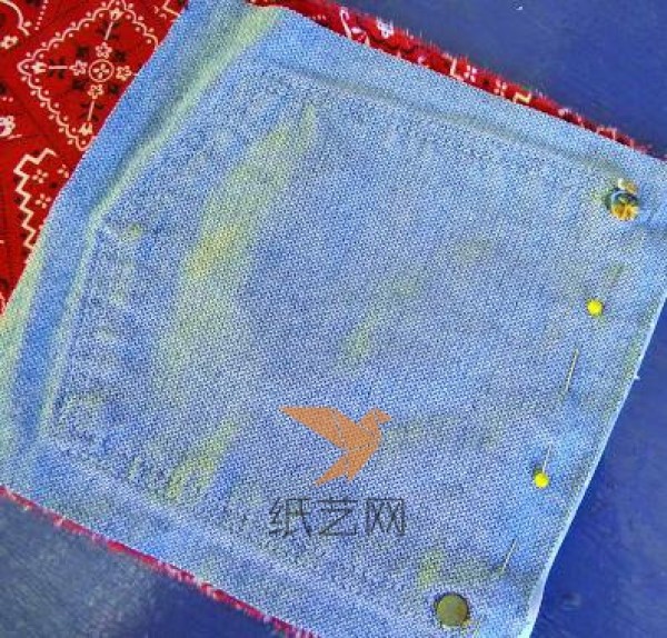 Using jeans waste to make small bags