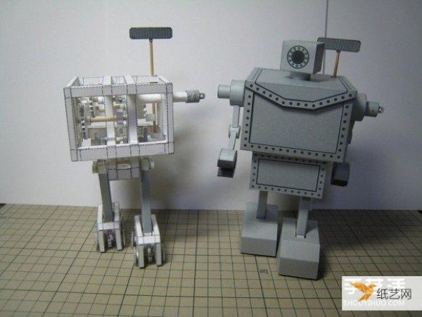 Picture tutorial for hand-making a gear-driven paper robot model