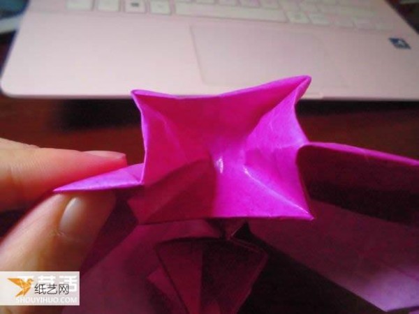 Very creative step-by-step illustration of Dielianhua heart origami