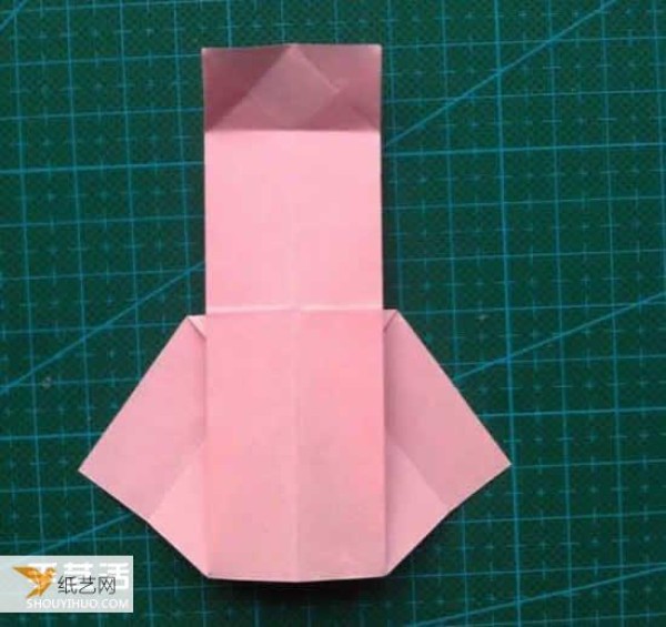 An illustrated tutorial on how to fold a simple origami skirt for children