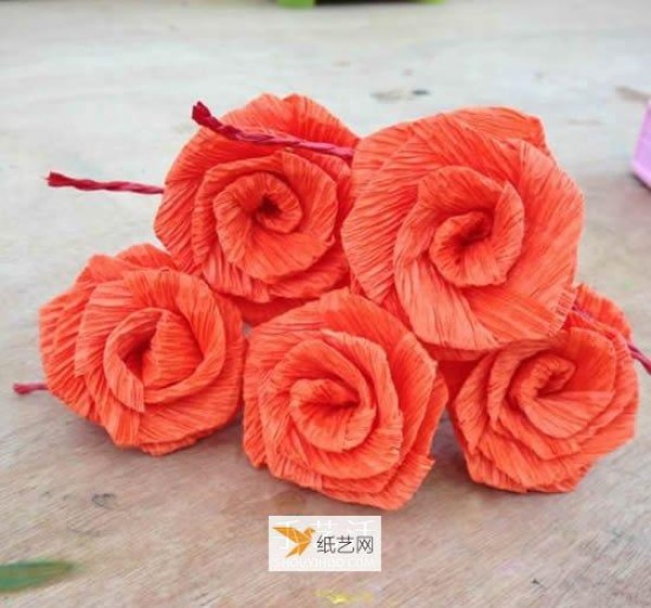 How to fold roses using crepe paper by hand