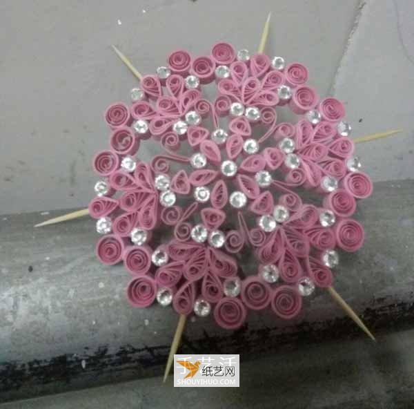 Make beautiful little flower umbrellas out of rolled paper