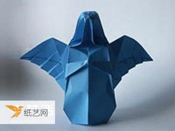 Illustrated tutorial on using origami to fold a three-dimensional angel with wings