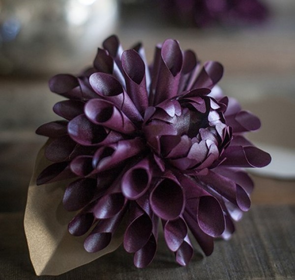 Tutorial on how to make simple handmade paper flowers