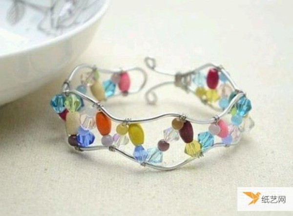 A very simple tutorial on how to make a personalized wire-wound beaded bracelet using metal wire.