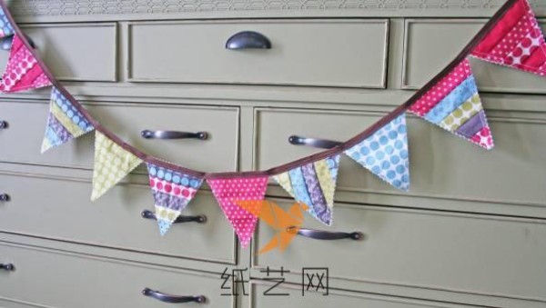 Tutorial on making small decorative flags for Mid-Autumn Festival