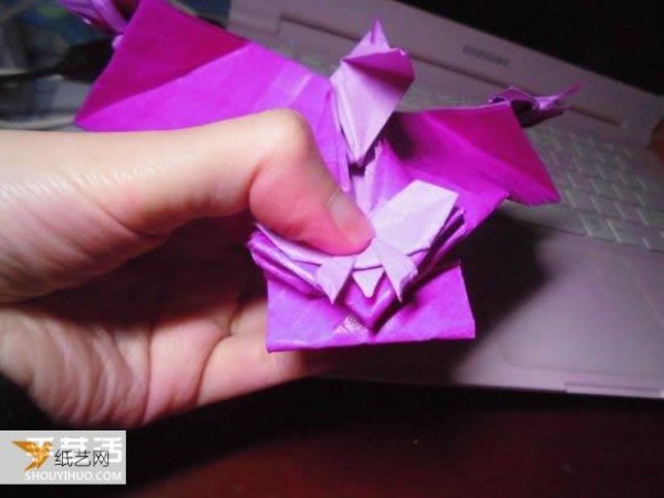 Very creative step-by-step illustration of Dielianhua heart origami