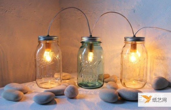 How to use glass jar waste to make romantic Christmas lamps