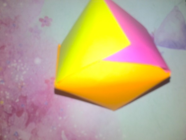 Three color triangle box