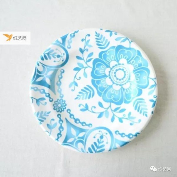 Disposable paper plates can also make beautiful decorations!