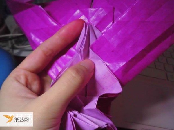 Very creative step-by-step illustration of Dielianhua heart origami