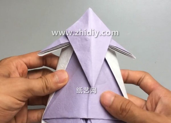 Three-dimensional origami creative production tutorial of handmade origami dolphin