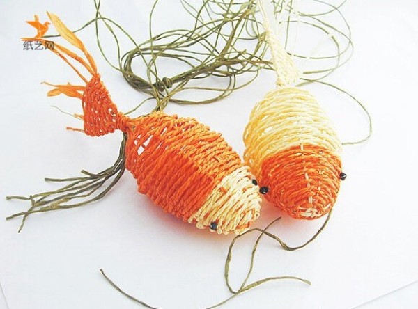 Illustrated tutorial on how to make hand-knitted cute little goldfish crafts