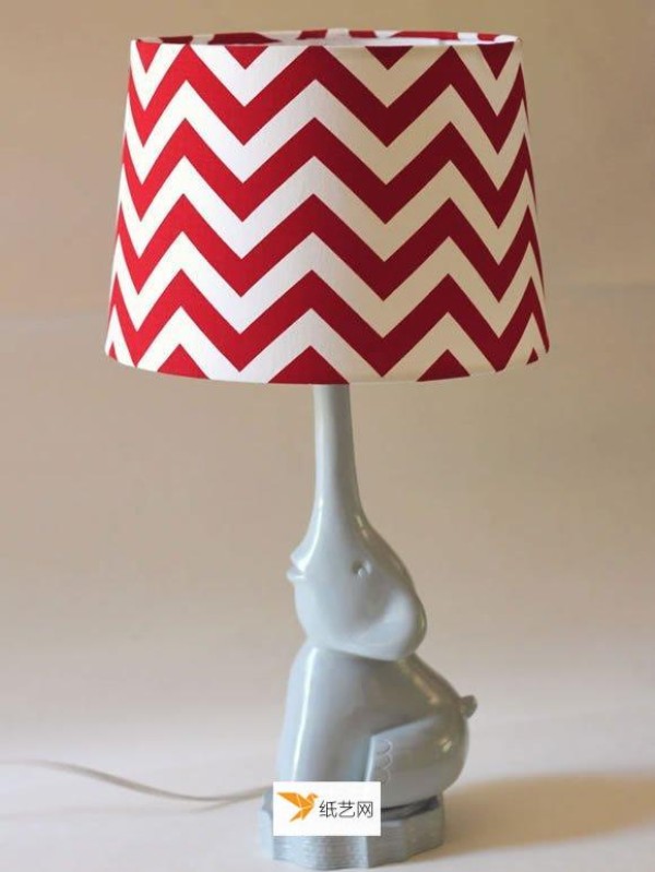 How to use foam gypsum to make the base of a small elephant table lamp