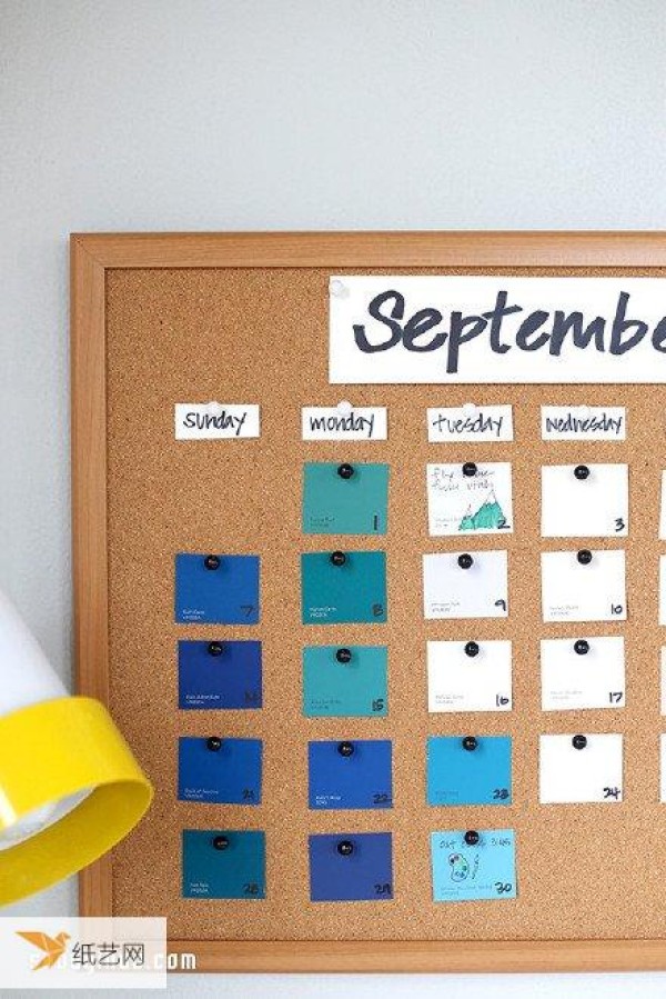 Tutorial on how to make a super simple calendar by preparing your own sticky notes and photo frames