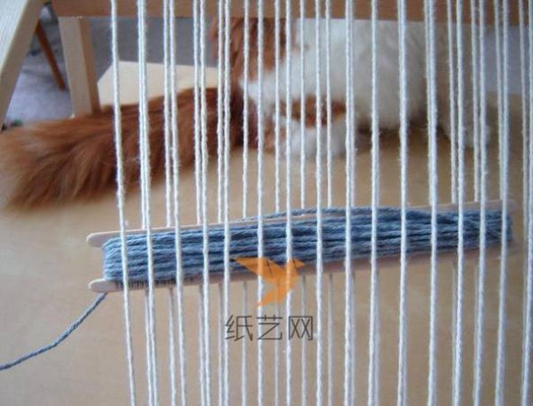 Hand-woven loom weaving heart-shaped decoration making tutorial