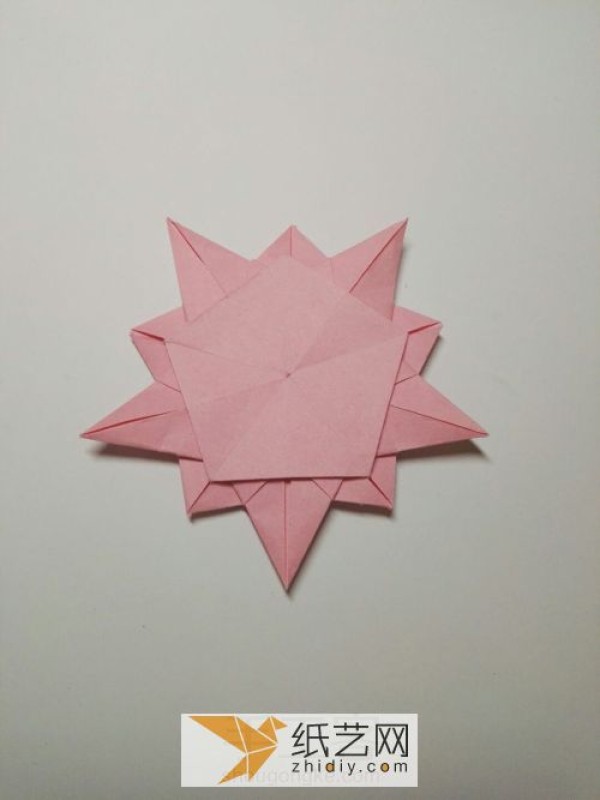 Tutorial on making origami cherry blossoms suitable for Christmas decoration