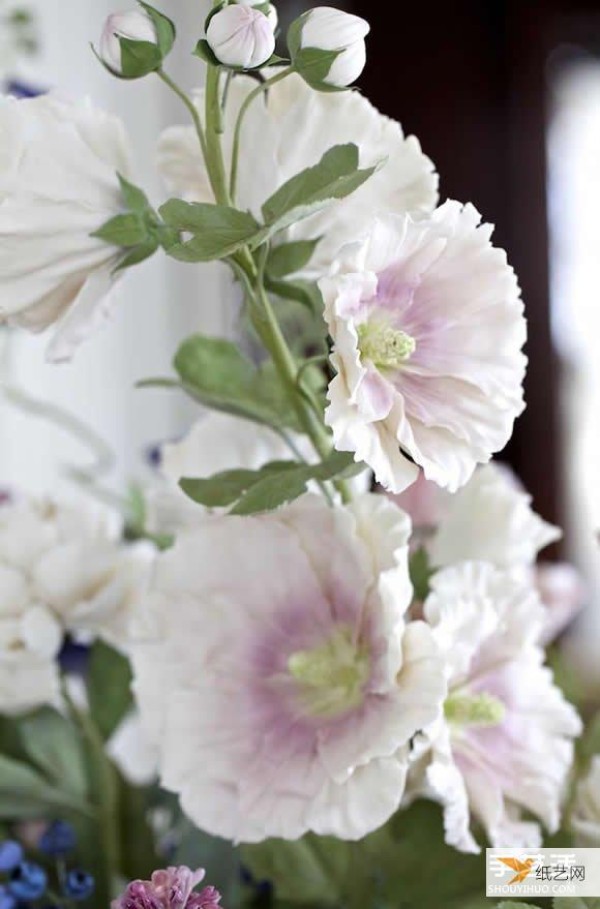 An elegant and simple porcelain flower sculpture that showcases the colorful world of flowers.