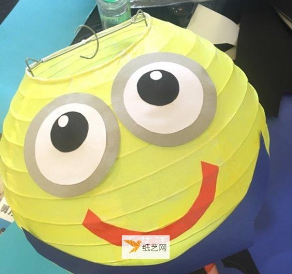 How to make and modify a simple minion cartoon lantern