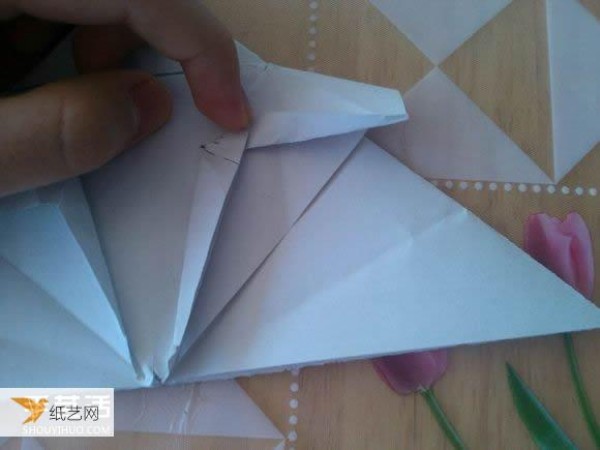 Step-by-step illustration of how to use origami to fold a cute grand piano