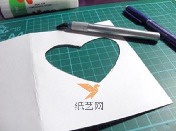 Tutorial on making heart-shaped love three-dimensional greeting cards