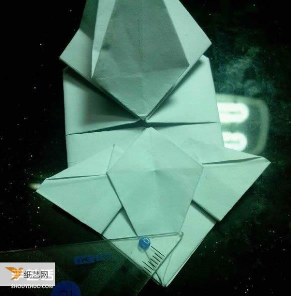 Illustration of a very beautiful hand-folded box with paper crane packaging