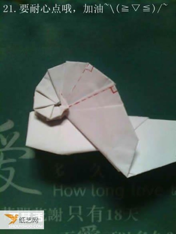 Illustrated tutorial on folding three-dimensional snails by hand using origami