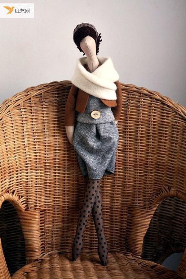 Elegant and enviable pictures of a group of fashionable girl puppets