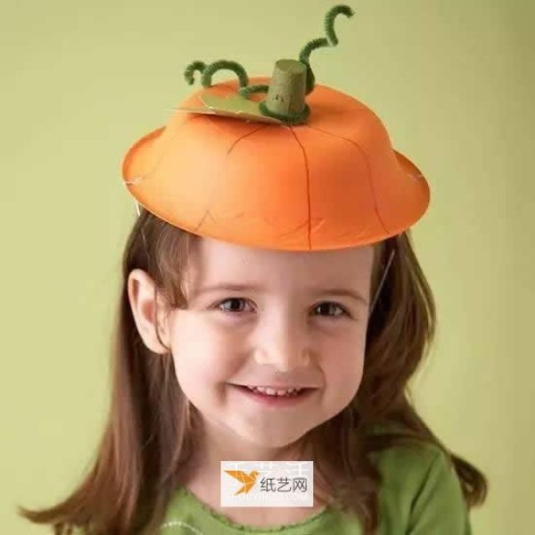 Illustration of how to make Halloween hats for children